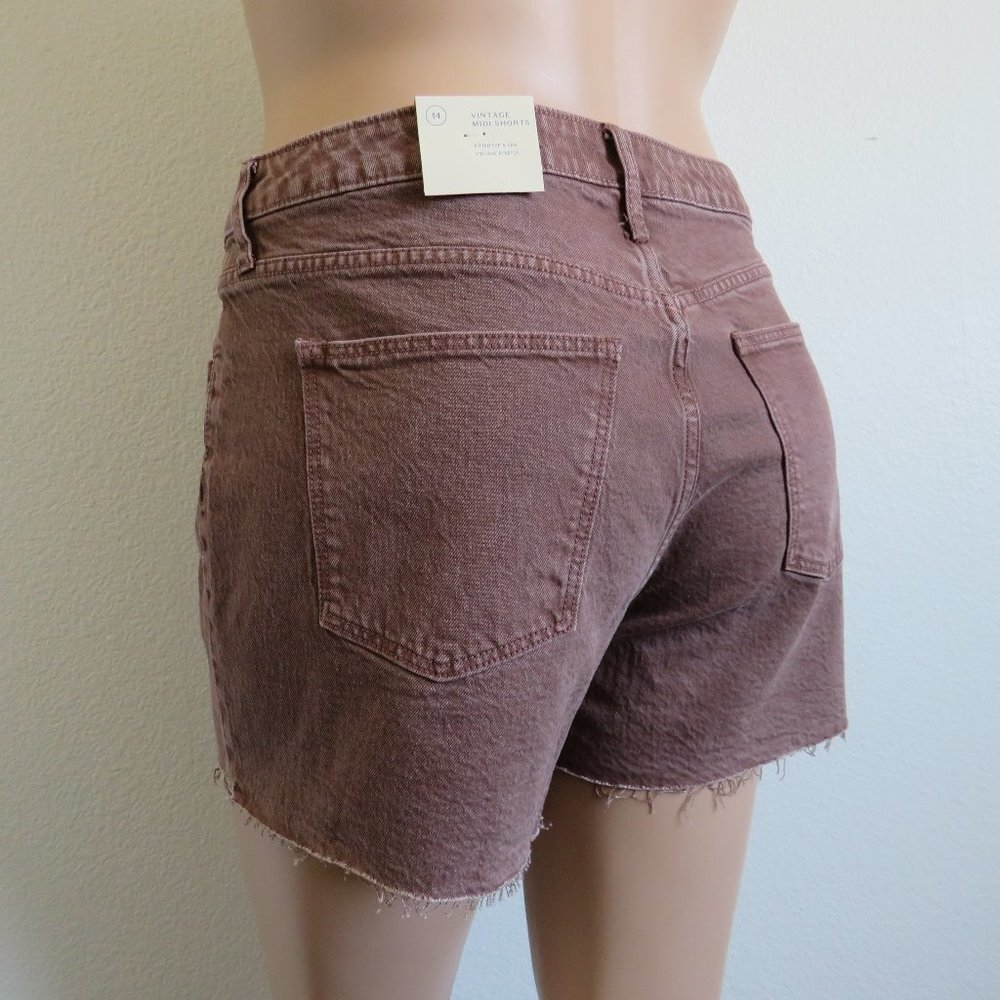 Universal Thread Jeans Women's VINTAGE Midi Shorts Distressed Plus Size 16 NWT
